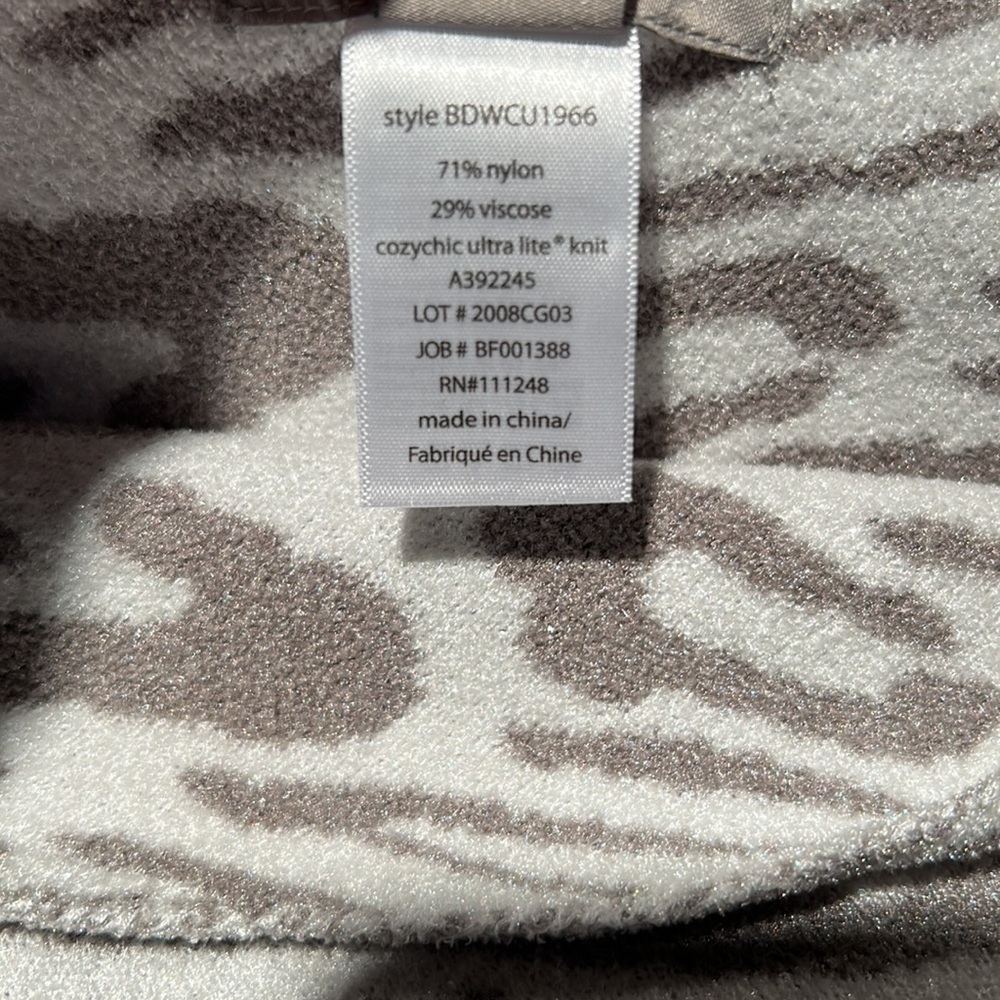 Barefoot Dreams Animal Print Poncho - NWOT - Picture 5 of 9